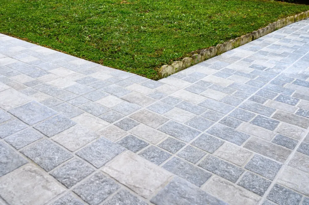 Allée de jardin à Boissy le Châtel
